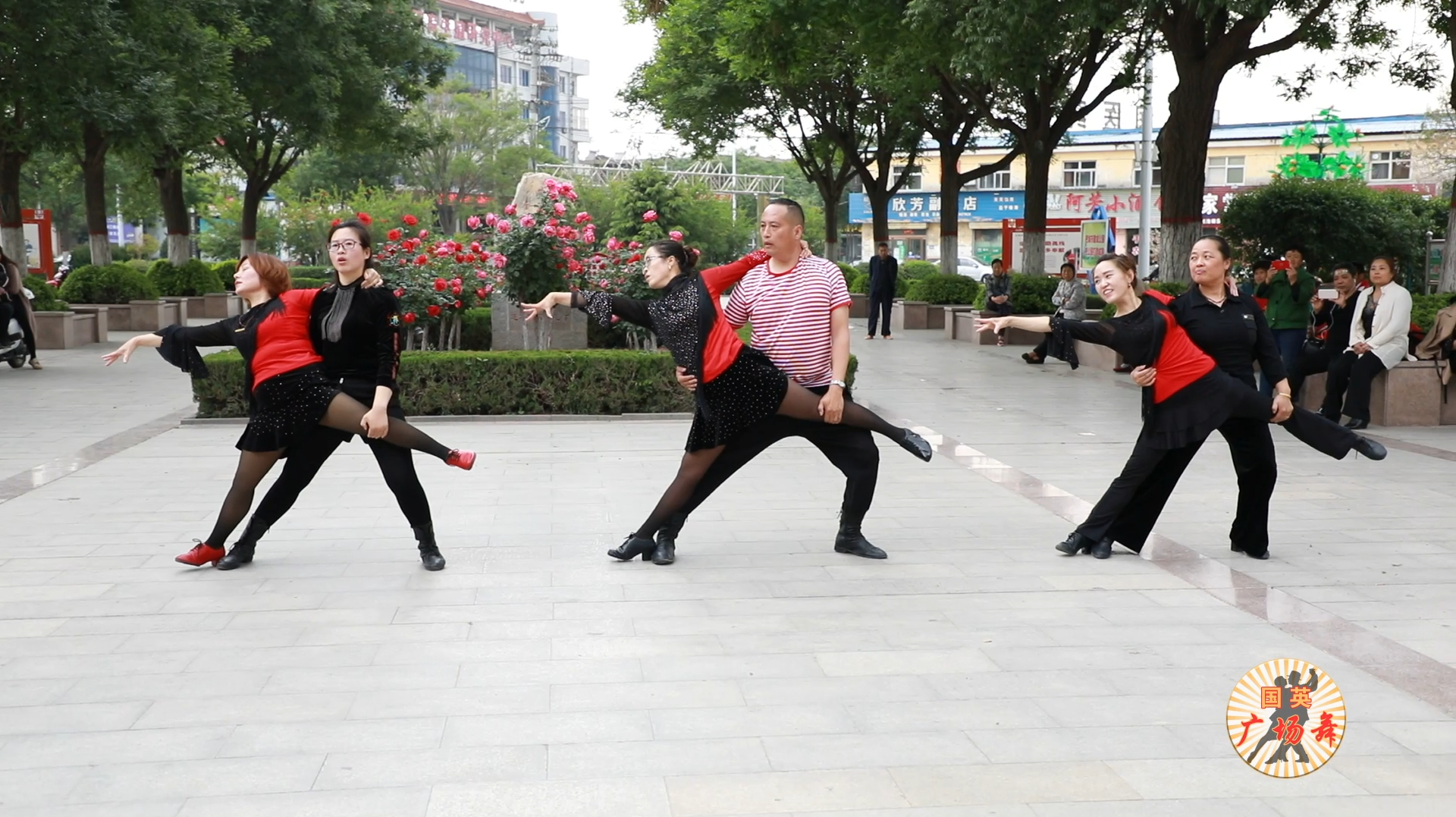 2019流行的双人对跳广场舞,音乐悠美舞姿大气,适合夫妻一起跳