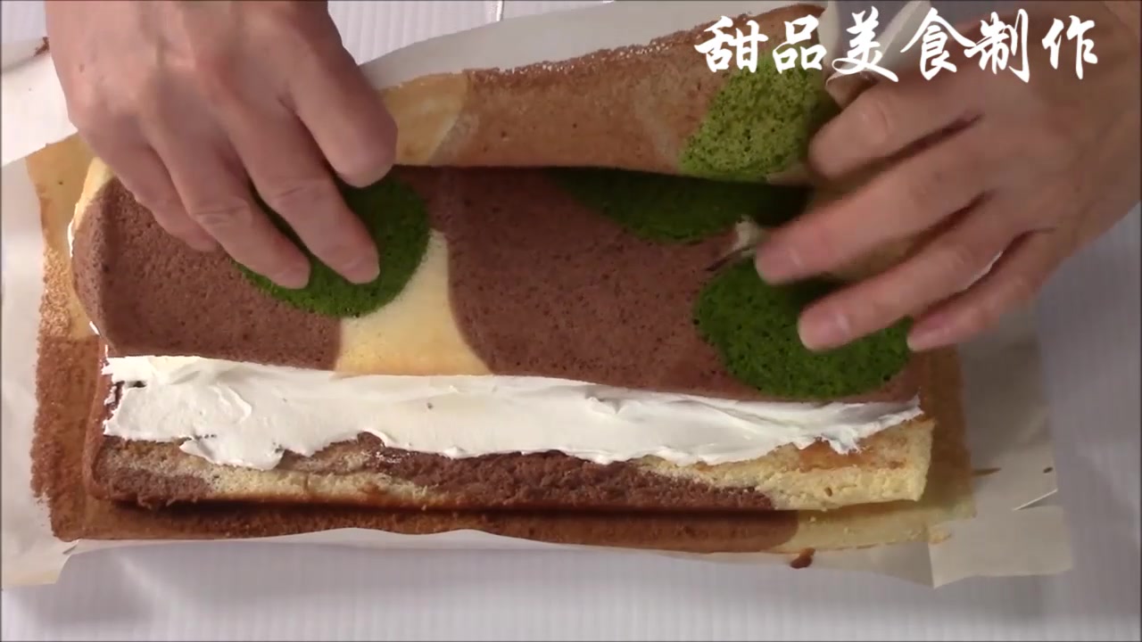 迷彩纹卷蛋糕,简易制作迷彩纹蛋糕瑞士卷