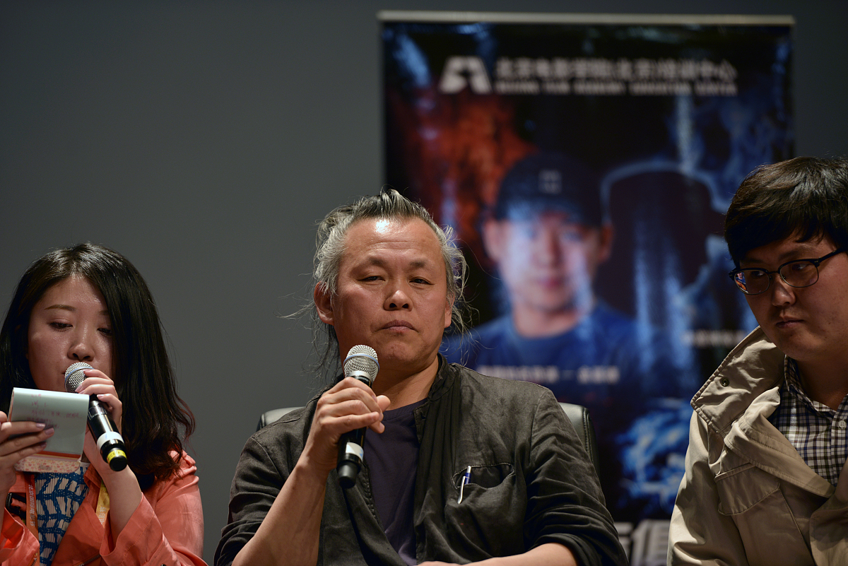 2015年04月19日,北京,知名导演现身北京电影学院出席一场学术交流活动