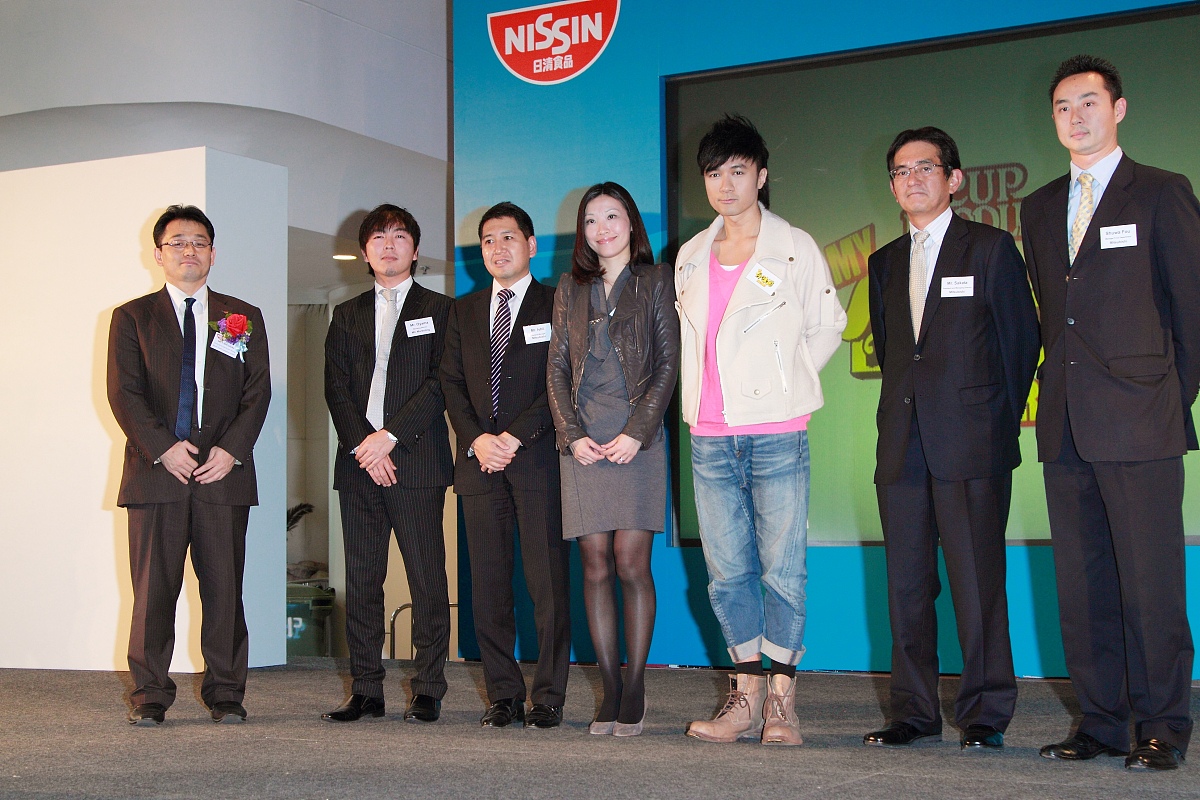 2012年12月13日,香港,古巨基出席任某品牌代言开幕记者会.***_***古巨