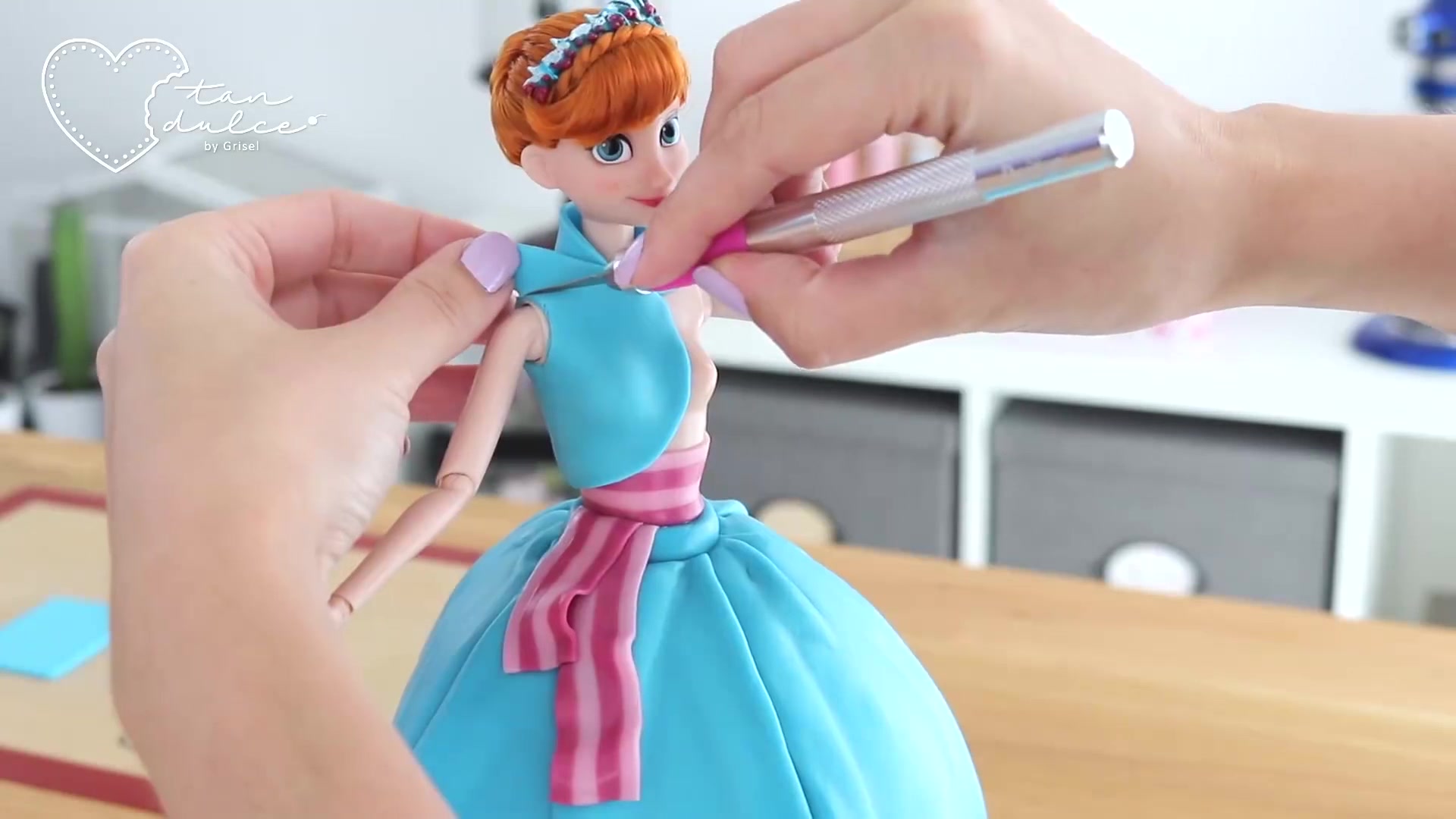 牛人制作的翻糖公主蛋糕,超级逼真!你知道她叫什么名字吗?