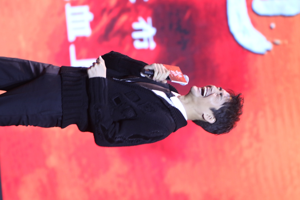 王凯"擒拿"马天宇上演后背杀画面太美 现场秀枪法斗帅颜值爆表