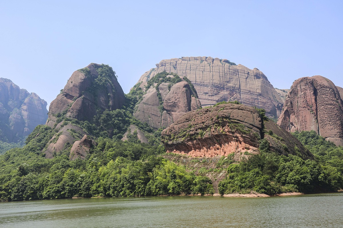 家里已经有一个女儿姓名叫思妍2022年10月生了一个妹妹名字适合叫什么要求和姐姐名字所用的字不一样列举10个并说明名字的含义