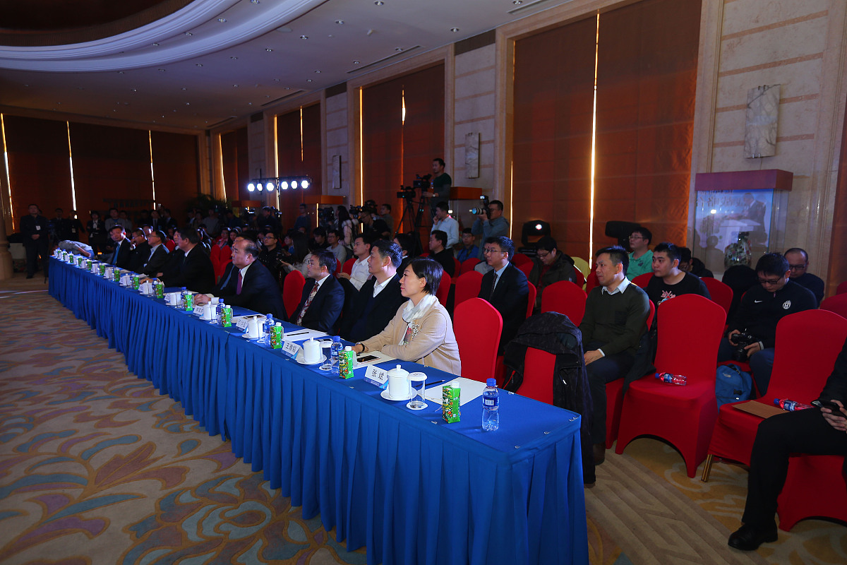 工地项目专家论证会由谁主持召开