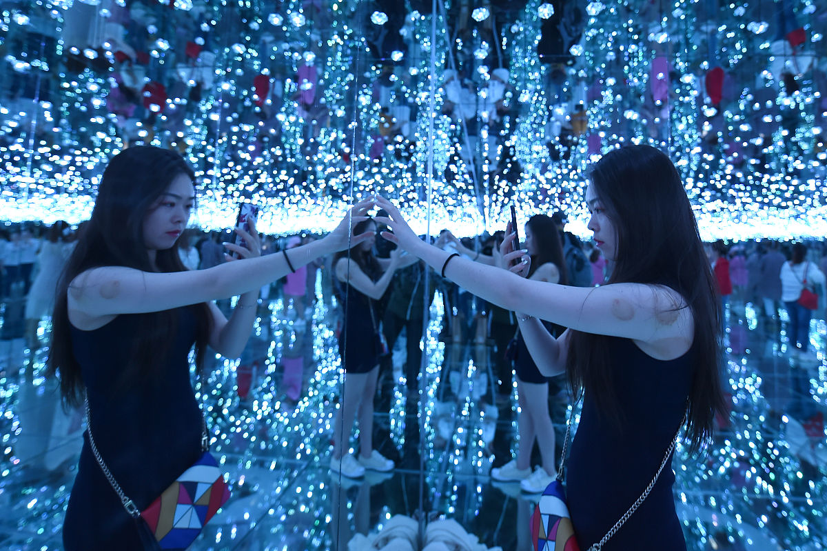 2019年5月8日,北京,东城区的一家"失恋博物馆"展出多件失恋者的物品与