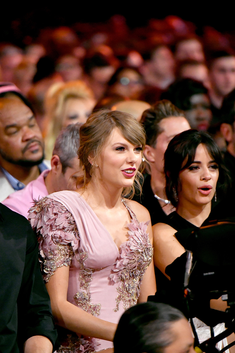 写一个满怀深情看的流泪的论文致谢