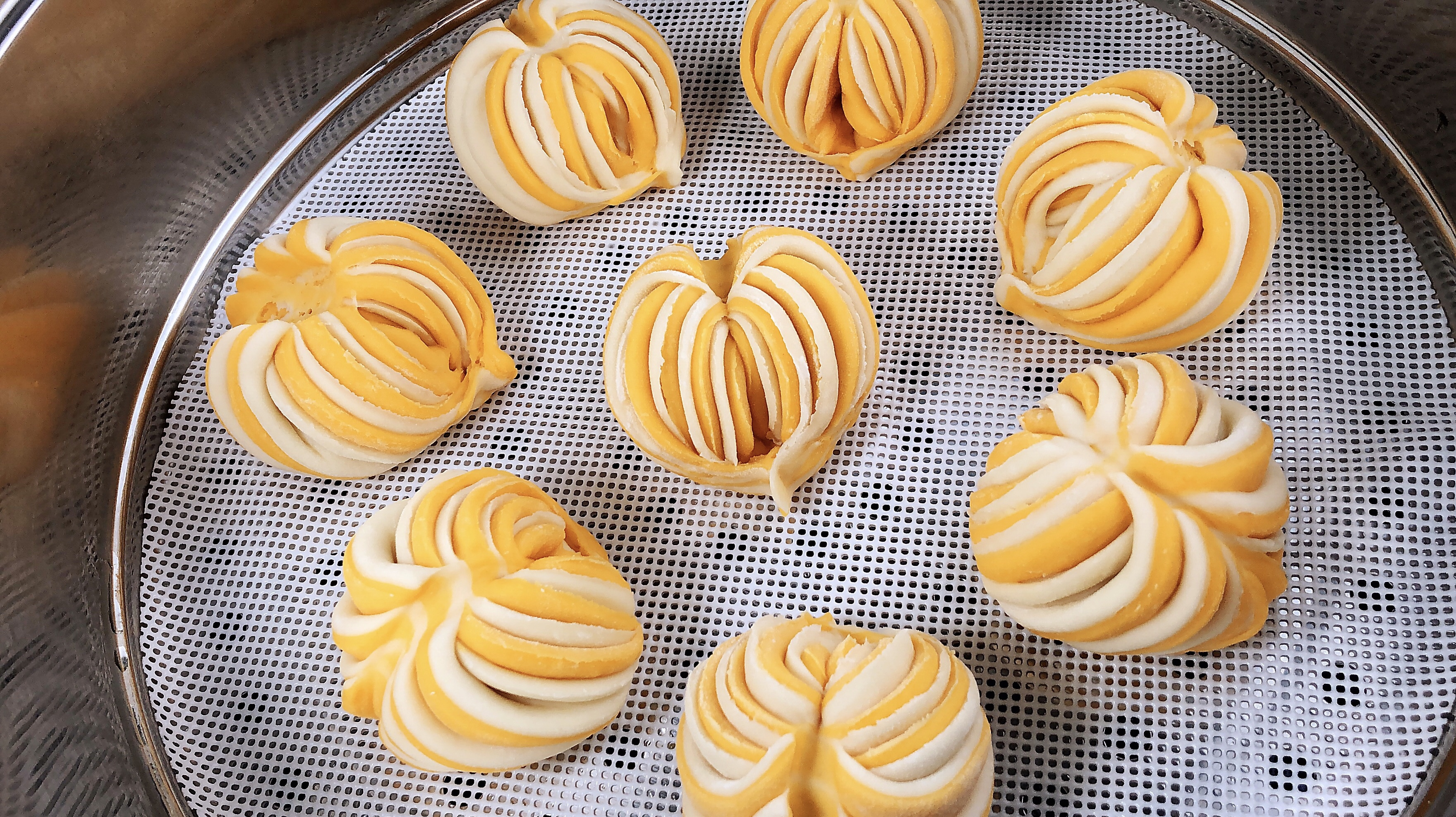 花卷别再老一套了,教你个高颜值的花卷,小碗一扣一压就成了