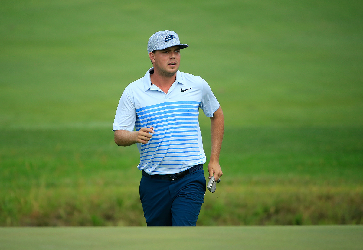 请给出SLR1分析表构建的步骤依据上述步骤分析下列代码的正误并给出结论、指出错误部分和修改后的代码。示例：输入文法：E-E+TTT-TFFF-Ed生成的部分SLR分析表：状态+d#E4 S4 S5 85r6r6 r6 r6 6 S4 S5 7 S4 S5 8S6 S11 9r1S7 r1 r110r3r3 r3 r311r5r5 r5 r5求项目集 public vo