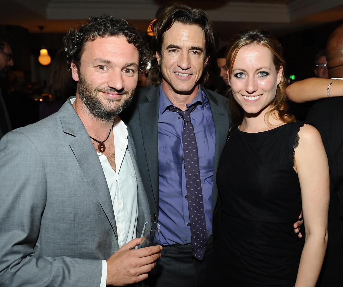 为蒙特利尔冬天的天气推荐一个型号的始祖鸟外套里面只穿一件帽衫和短袖