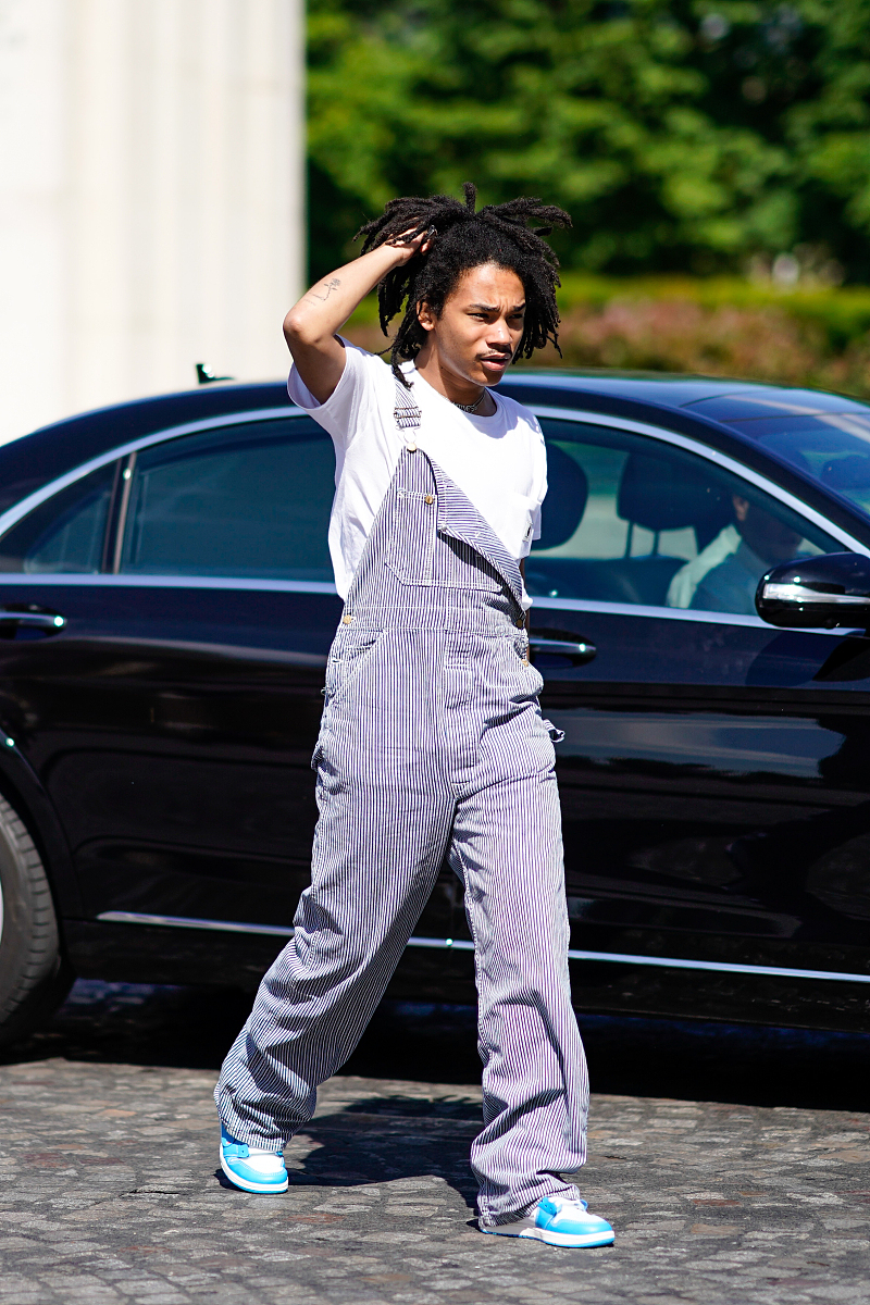 篮球、背带裤、鸡