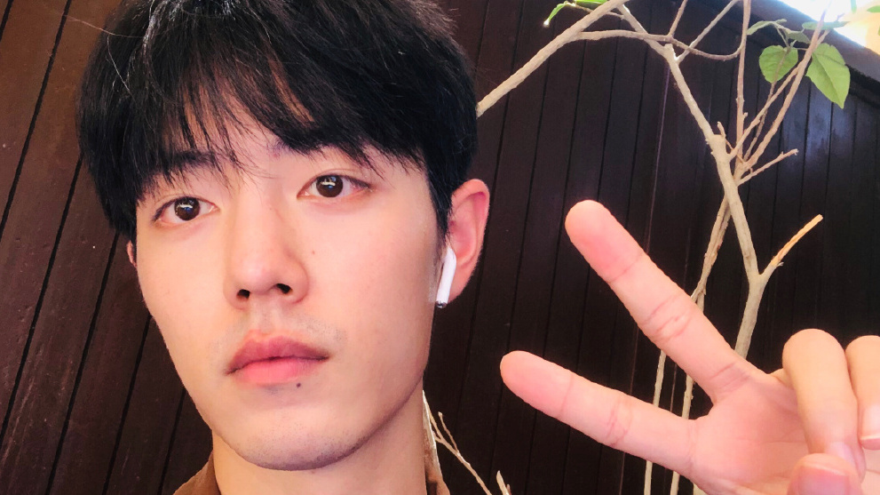 【王一博零点准时为肖战庆生,还被爆料买蛋糕亲自探班好友】5日,是肖战28岁生日,很多好友纷