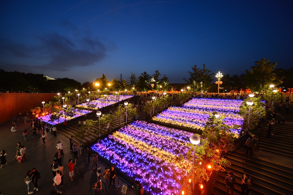 ***_***2017年5月12日,北京,国家大剧院在外部景观灯和激光的照射下,