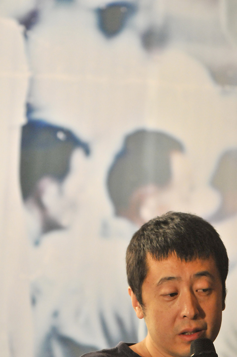 2010年7月4日,浙江宁波,电影《海上传奇》宣传发布会.  (应摄影师要求