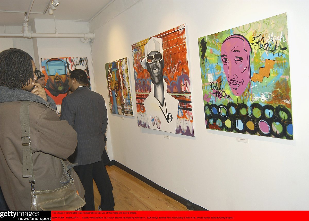 用学术性语言翻译下面一段话：
图3-2 南京市W艺术培训机构的主修课程体系