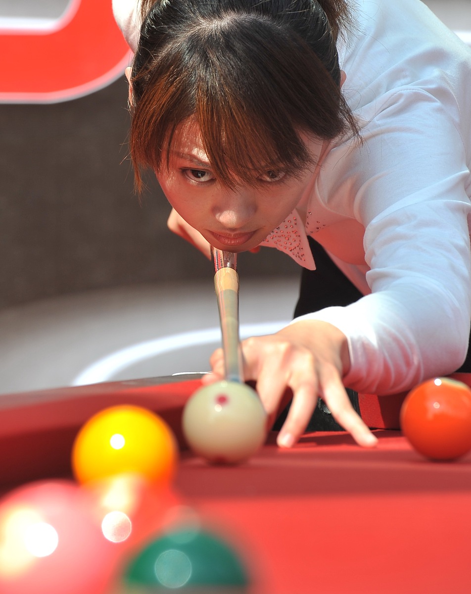 2011年<strong>9</strong>月27日,长春,众9球美女出席活动为球迷签名.