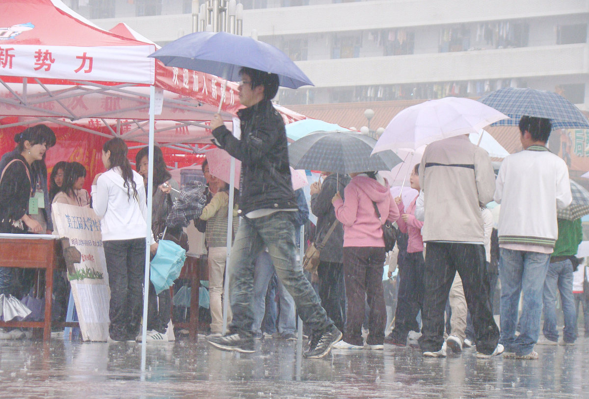 ***_***2009年4月11日,湖北恩施举办大学生<strong>兼职</strong>招聘会促就业.