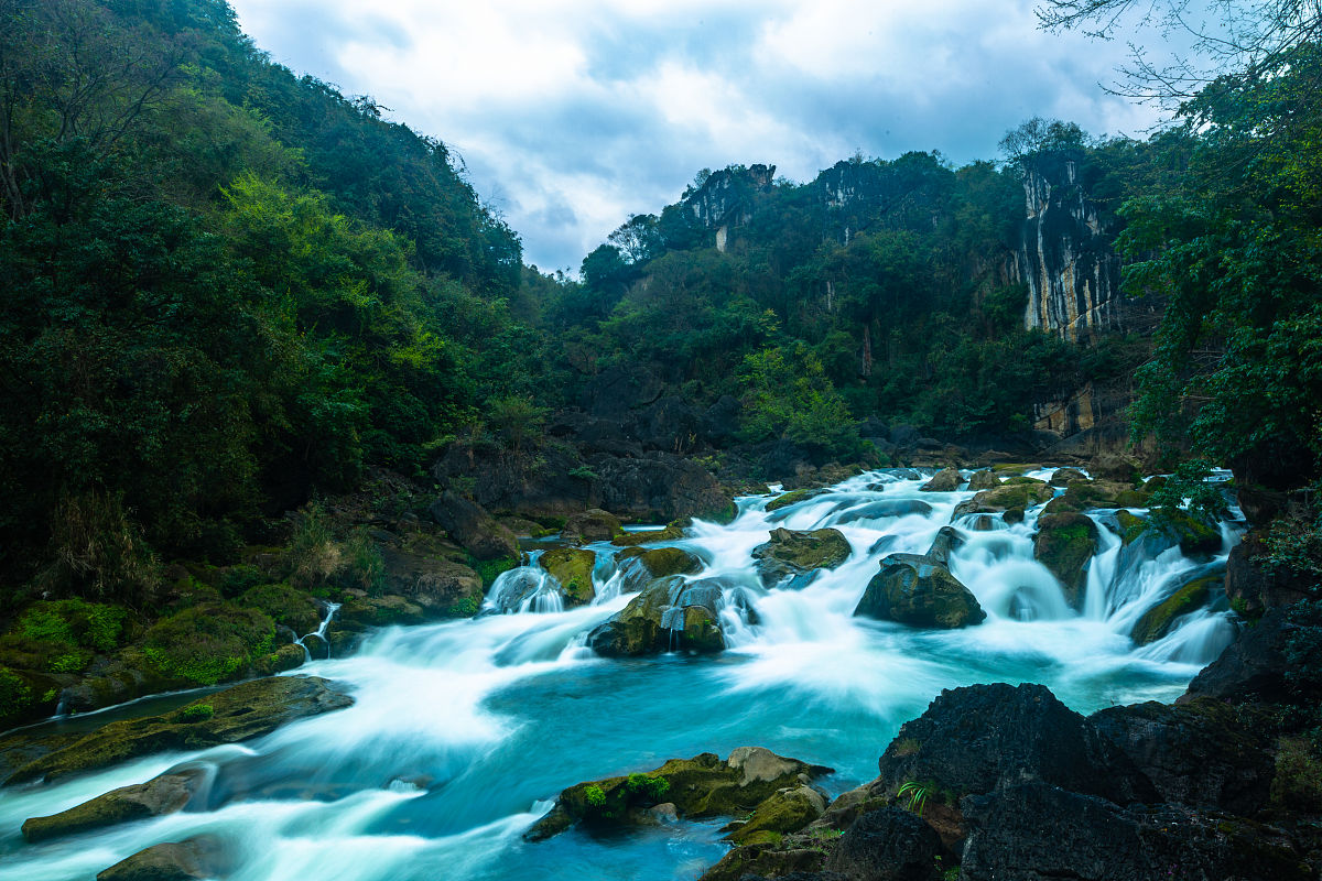 ---Where would you like to go tomorrow Huangguoshu Waterfall or Dragon Palace---_________is OK for me Its up to you 贵州-安顺	A Either 	B Neither	C Both 	D all 逐个分析选项说明为什么不对和为什么对用中文说明