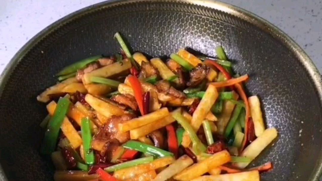 家常菜干锅土豆的做法