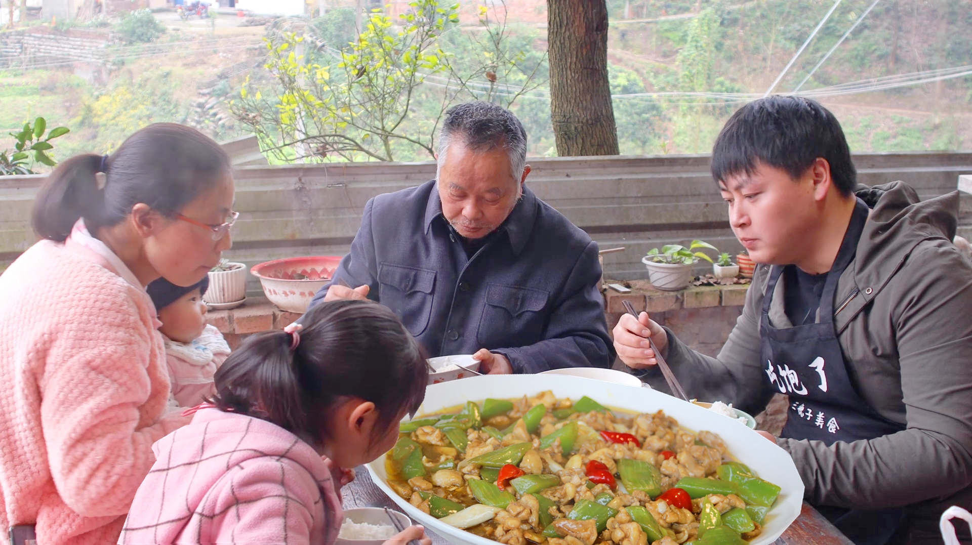 川菜不只是麻辣,德哥做秘制传统菜“醋溜鸡”,酸香鲜嫩全家爱吃