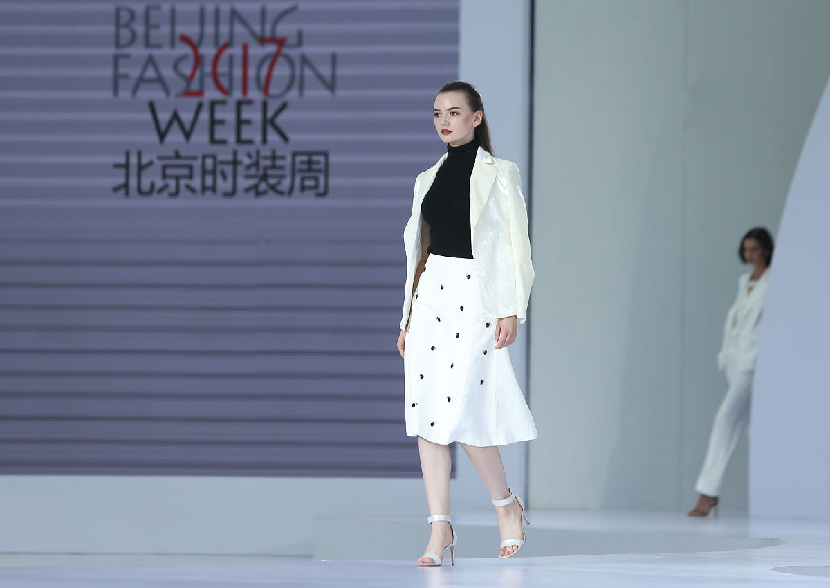 自信服装文案：展现独特个性，激发自信魅力