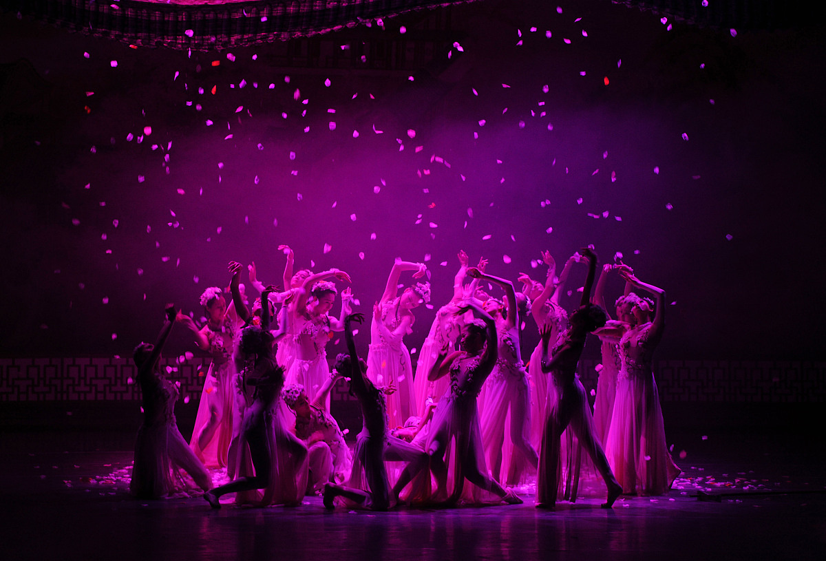 《迷失的灵魂》：一场关于现代都市人内心世界的舞蹈旅程