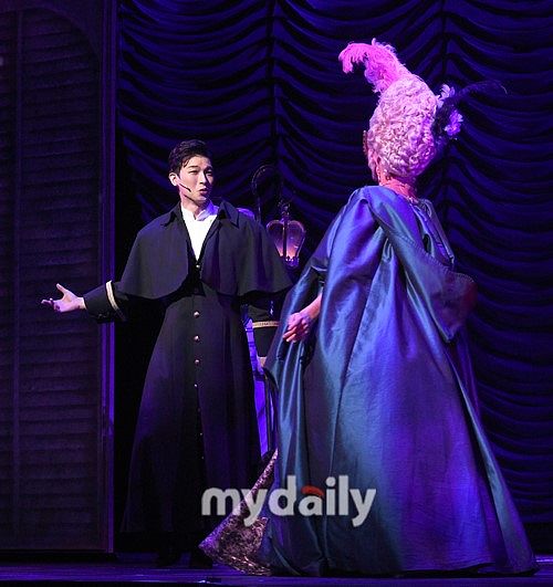 舞台恐惧：Jerry 和 Enid 争论 Paul 的表演天赋