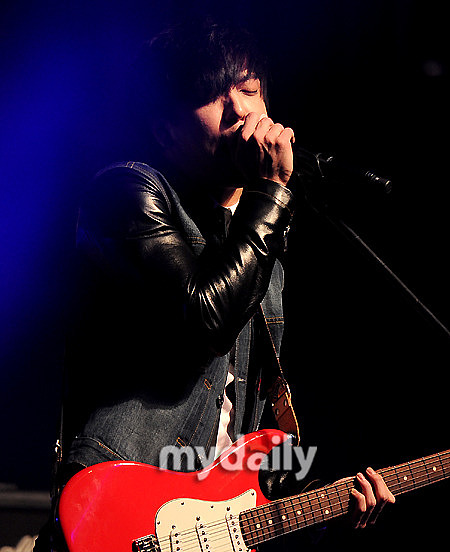 2012年3月26日,韩国音乐组合cnblue于上午在首尔举行了面向国内外媒体