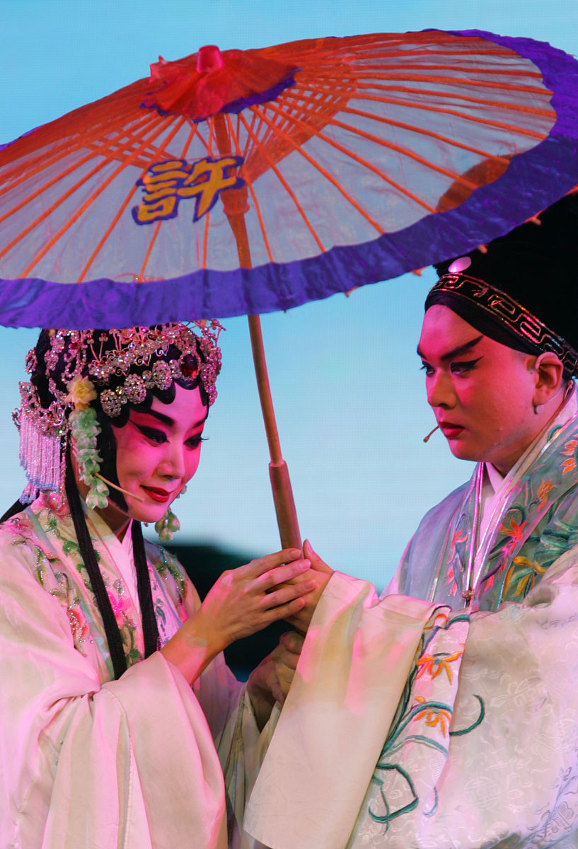 2009年3月29日,北京,大型交响京剧《新白蛇传》在北京民族剧场第100场