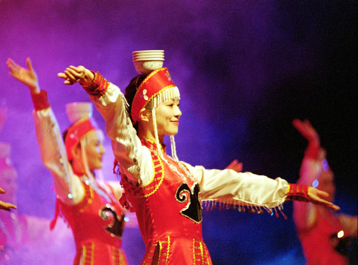 以舞蹈《盅碗舞》为例分析蒙古族艺术风格