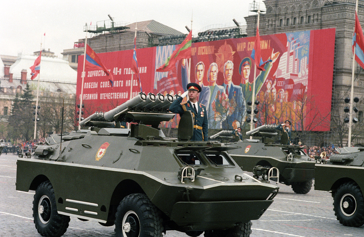 1985年5月9日,苏联纪念卫国战争胜利40周年阅兵式.***_***Москв