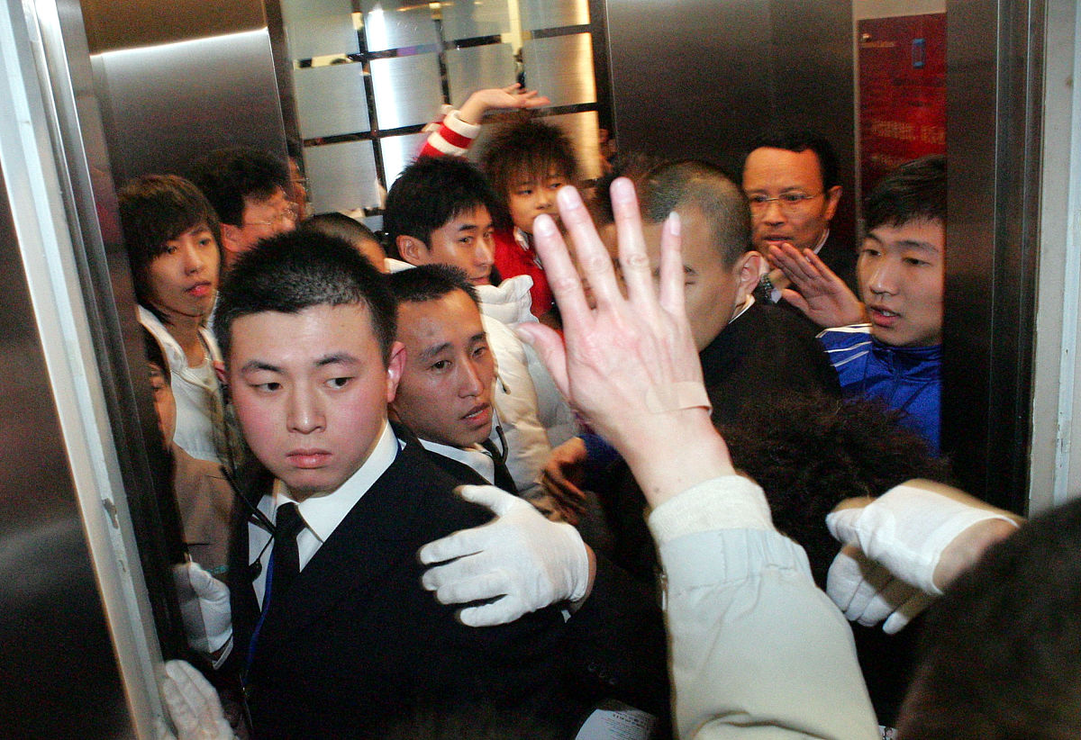 重庆遇到困难怎么办？自媒体人教你如何联系媒体曝光！