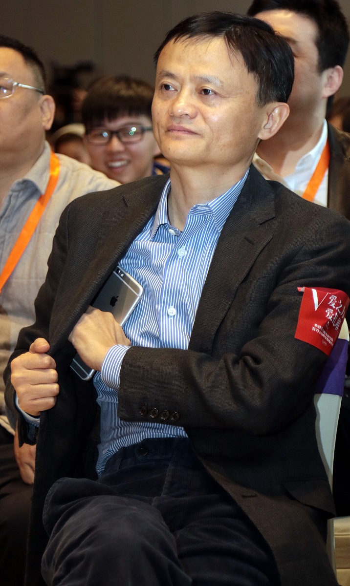 2015年02月15日,浙江杭州,"薇爱之力,为爱扎堆"100万扎堆公益基金捐赠