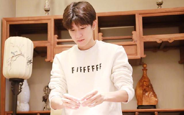 王源包汤圆祝大家元宵节快乐