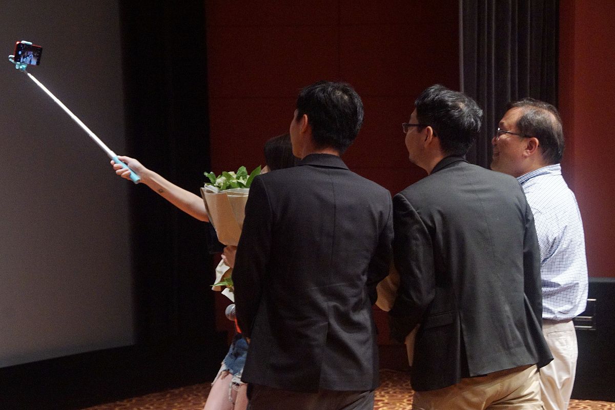 以学校老师的身份从以下维度：教育的使命、用什么方法达成这个使命、自己该怎么做写电影《铁腕校长》观影体会不少于1000字。