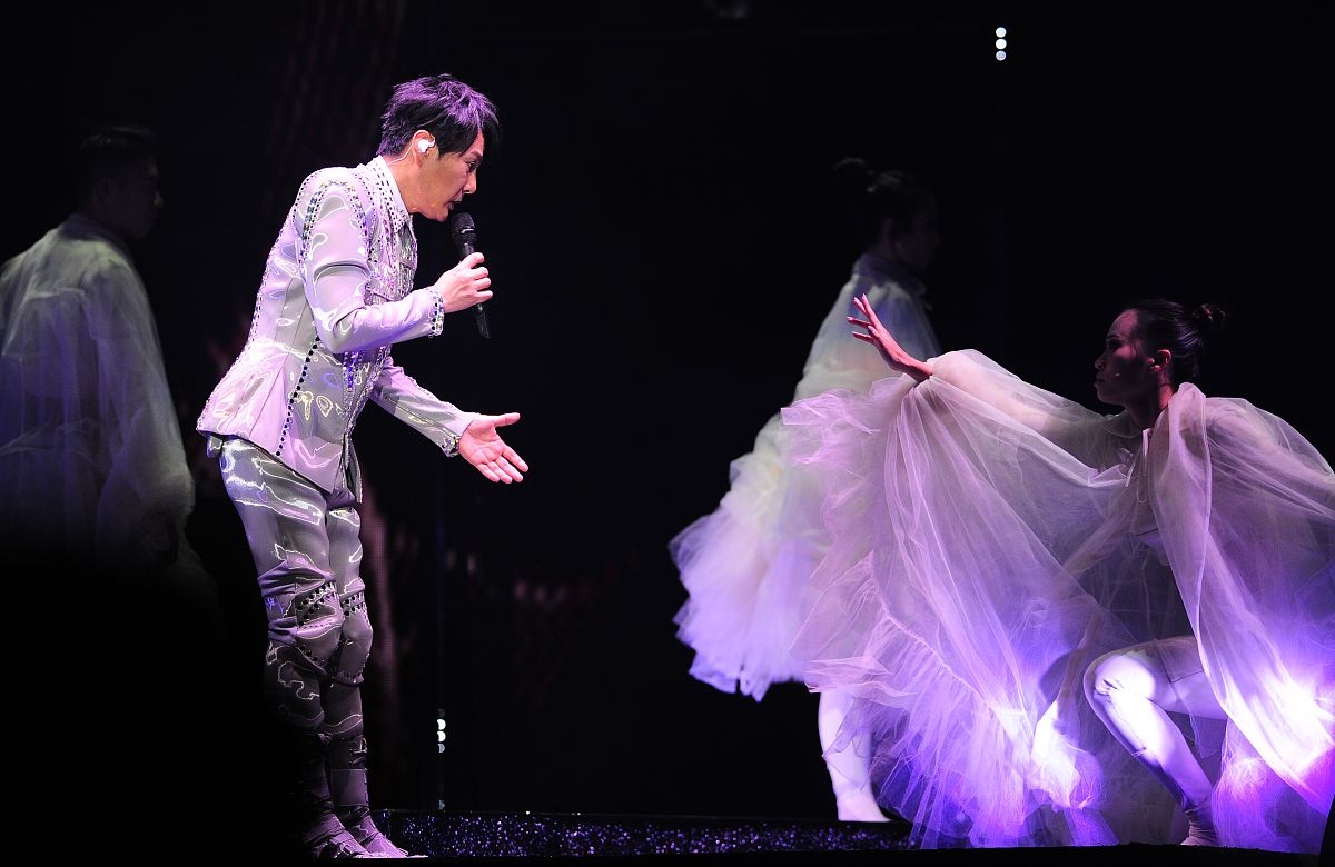 2019年12月21日,辽宁沈阳,2019张信哲"未来式"世界巡回演唱会沈阳站.