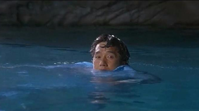 成龙当年这一段把我吓得不轻,如今再看结尾,我笑了大半天