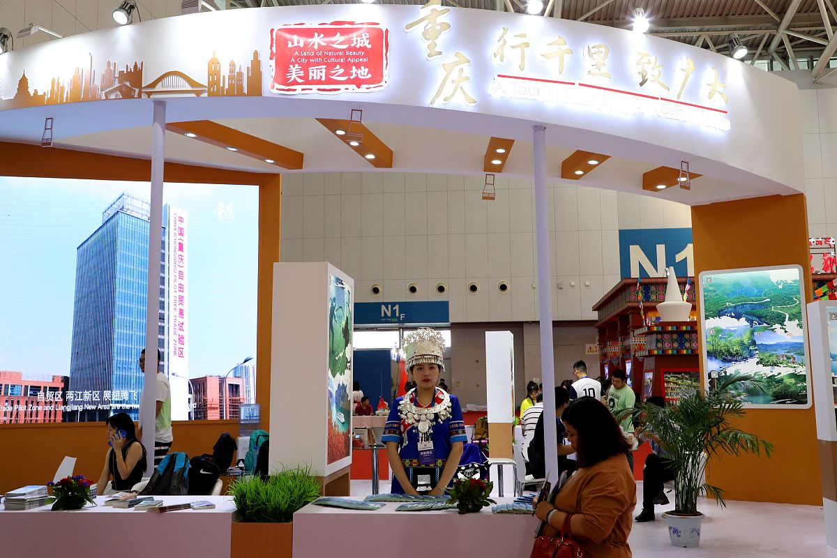 根据中国旅游景区高质量发展博览会前期调研来写出10个会展专业的毕业论文标题