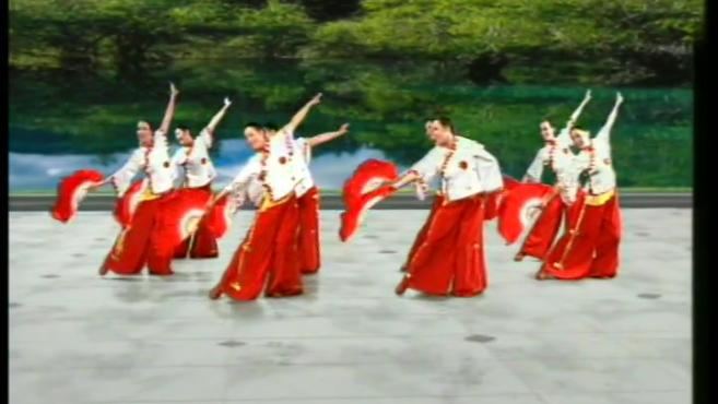 杨艺广场舞:《红梅赞》旧曲新跳,依稀照见年少岁月!