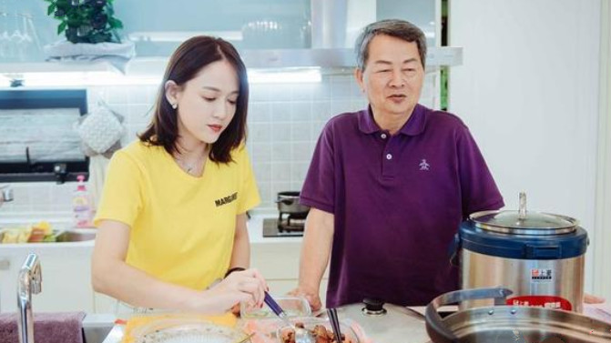 陈乔恩真人秀大口吃鸡佛,得知是鸡的这个部位,网友:口味太重了