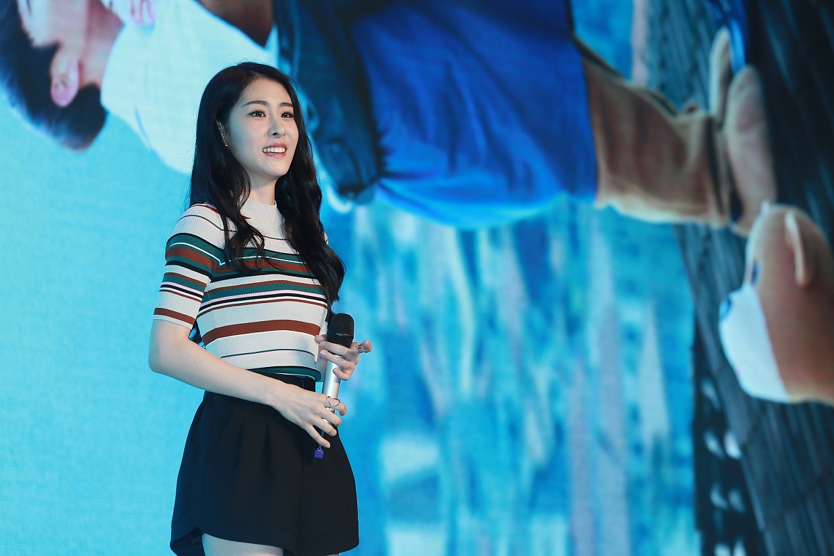 请写一段歌曲八三夭《想见你想见你想见你》和张碧晨《开往早晨的午夜》与《诀爱·尽》三首歌串烧的节目介绍