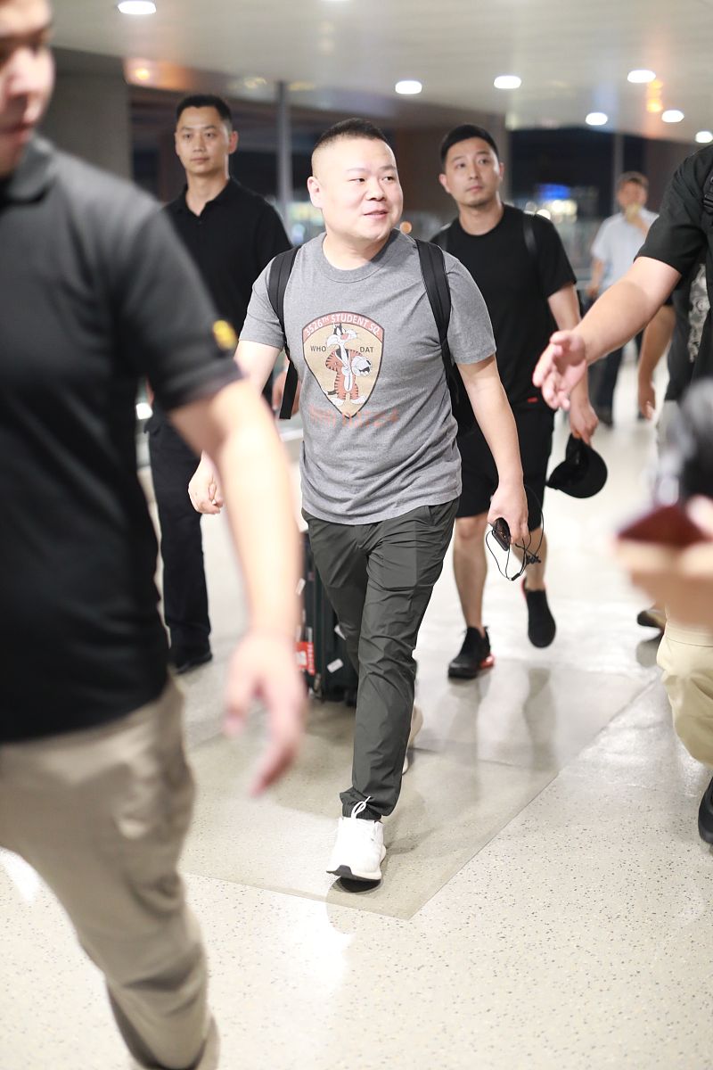 以岳云鹏发布的极限挑战今年还录不录了？ 的微博内容创作一篇1000的文章
