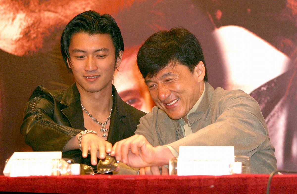 2004年9月20日,《新警察故事》在上海举行了新闻发布会及电影首映礼.