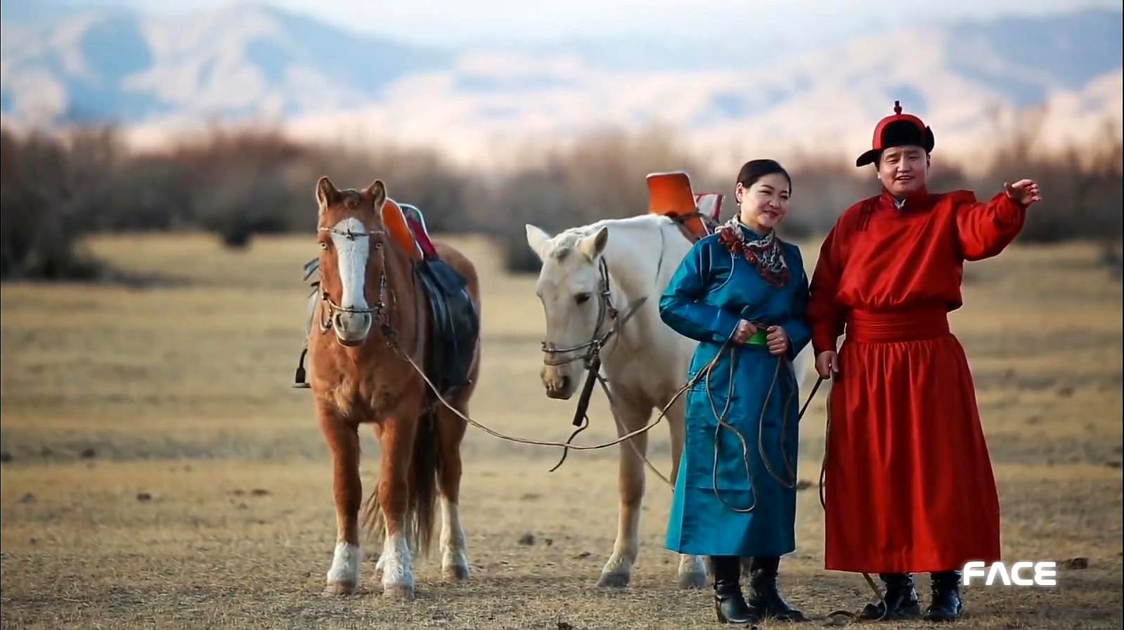 [图]非常好听的蒙古民族歌曲《Ээжээ хүү нь дуулж явна》