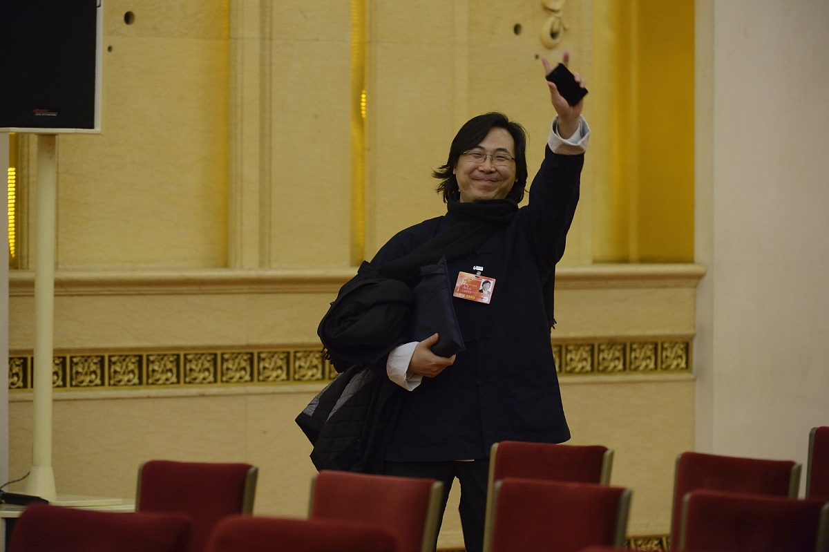 2013年3月6日,北京,廖昌永现身两会,在人民大会堂参加上海团开发讨论.