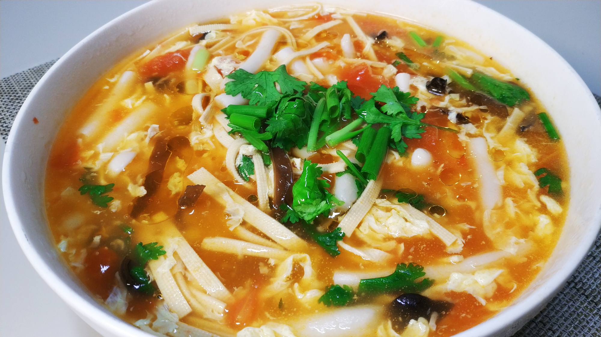 做西红柿鸡蛋汤,看似简单,下锅顺序很重要,这样做不会错