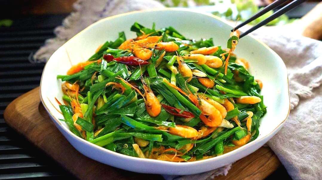 韭菜炒河虾到底是先炒虾还是先炒韭菜!很多人都做错了,收藏了!