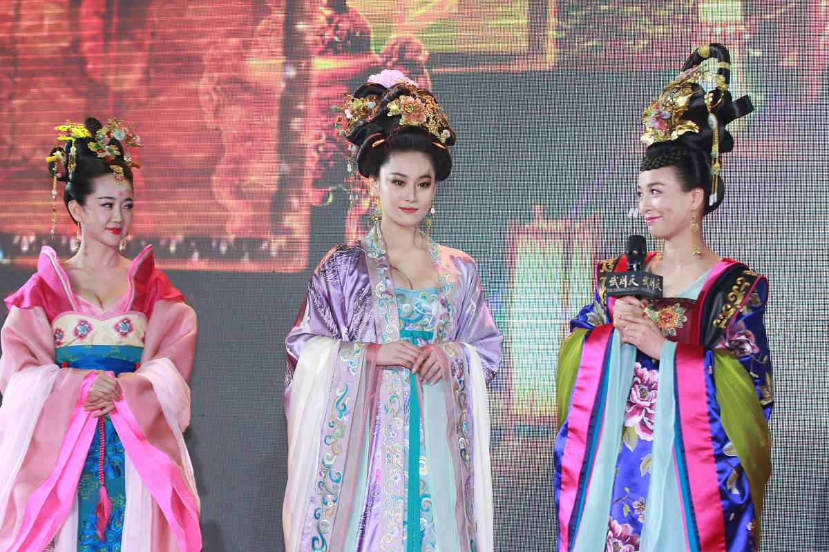 艳色绝世是什么意思