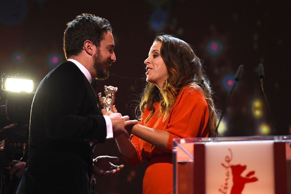 超人总动员：蒙太奇技巧解析 - 如何使用蒙太奇打造精彩画面