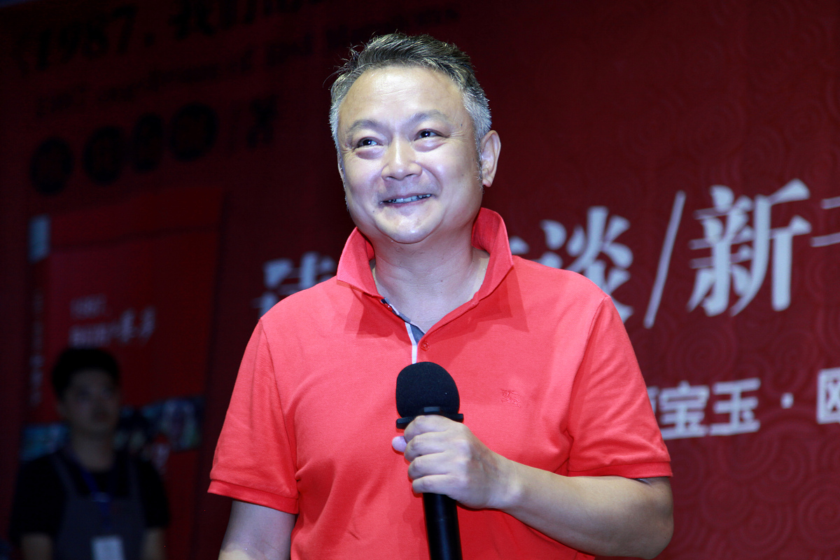 请写一篇议论文探讨父母对孩子性格的压抑是否会影响孩子的优秀结合红楼梦中贾宝玉和贾政的互动不少于1200字中文。