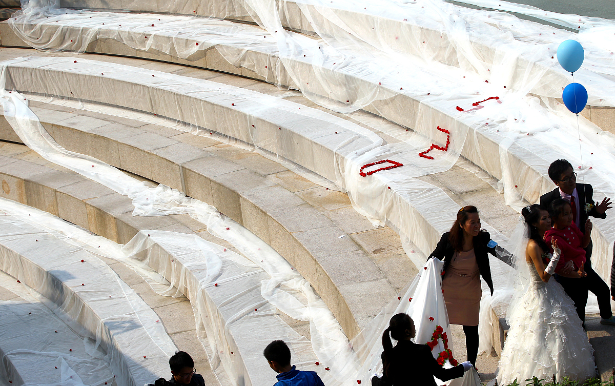 创作一首爱情诗歌